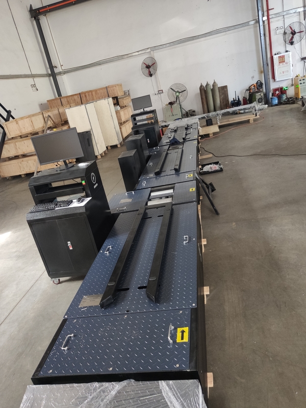 خط اختبار الدراجات النارية ذات العجلتين، قوة الفرملة، حمل المحور، عداد السرعة، المشابك، محاذاة العجلات، جهاز اختبار المصابيح الأمامية