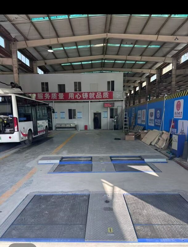 مسار اختبار شاحنات Cartesy لورشة إصلاح السيارات، جهاز اختبار فرامل الأسطوانة للقوة، مع لوحين لحمل المحور، جهاز اختبار انزلاق جانبي، سعة 10 طن