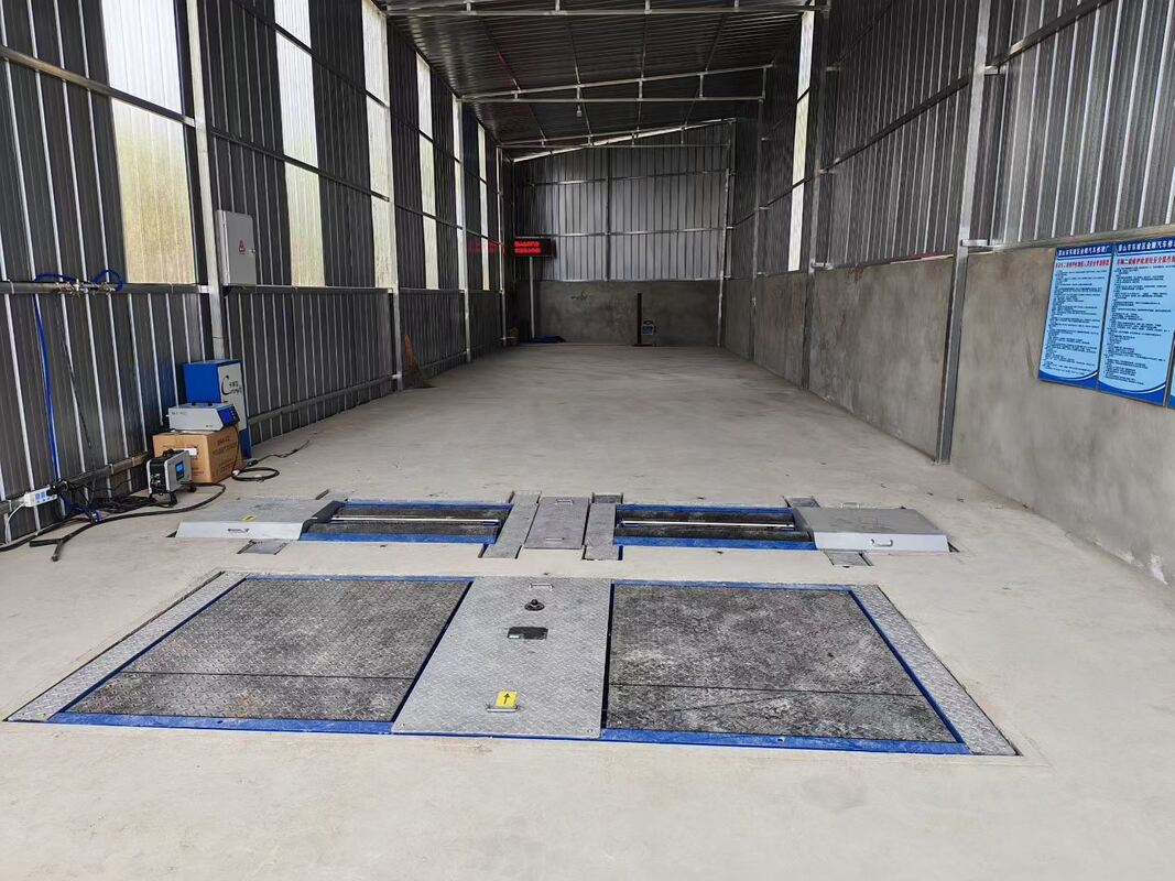 مسار اختبار شاحنات Cartesy لورشة إصلاح السيارات، جهاز اختبار فرامل الأسطوانة للقوة، مع لوحين لحمل المحور، جهاز اختبار انزلاق جانبي، سعة 10 طن