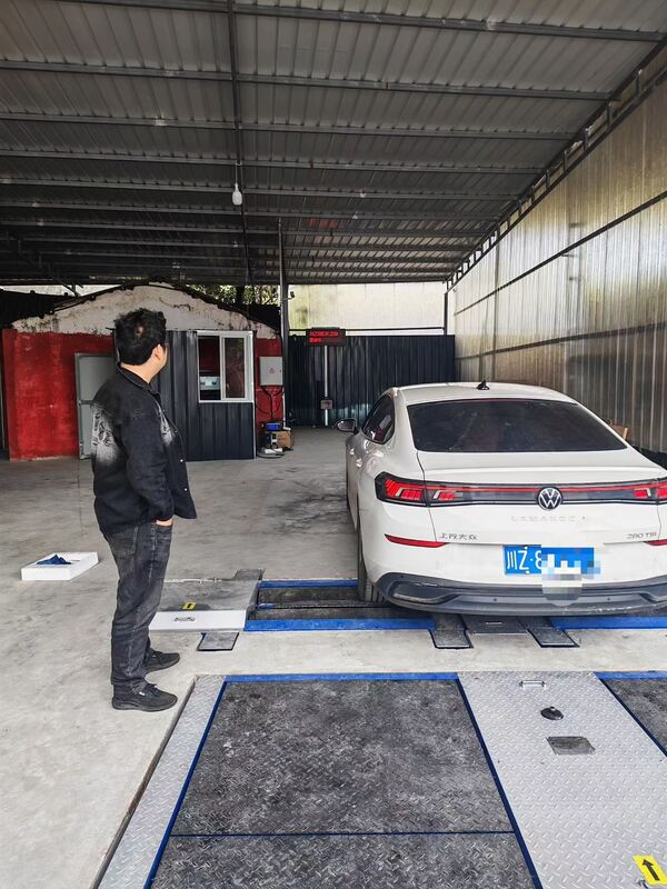 مسار اختبار شاحنات Cartesy لورشة إصلاح السيارات، جهاز اختبار فرامل الأسطوانة للقوة، مع لوحين لحمل المحور، جهاز اختبار انزلاق جانبي، سعة 10 طن